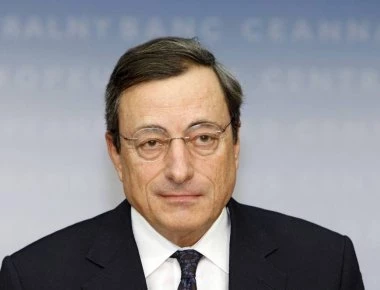 Bloomberg: «Η πολιτική Ντράγκι βοηθάει την Ελλάδα να βγει από την ύφεση» (Φωτό)